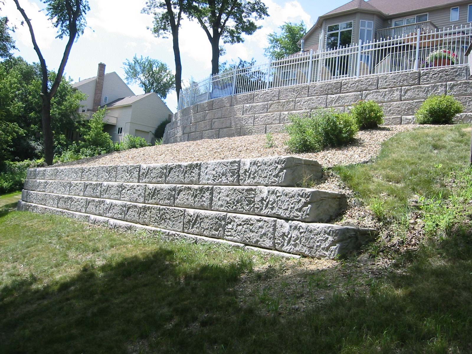 Concrete recon retaining wall