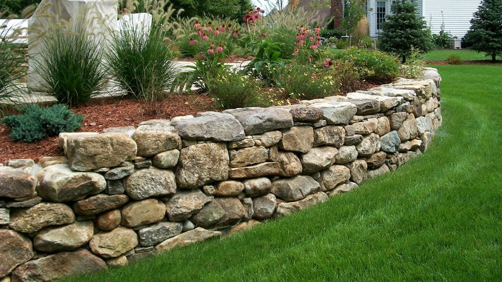 Fieldstone retaining wall